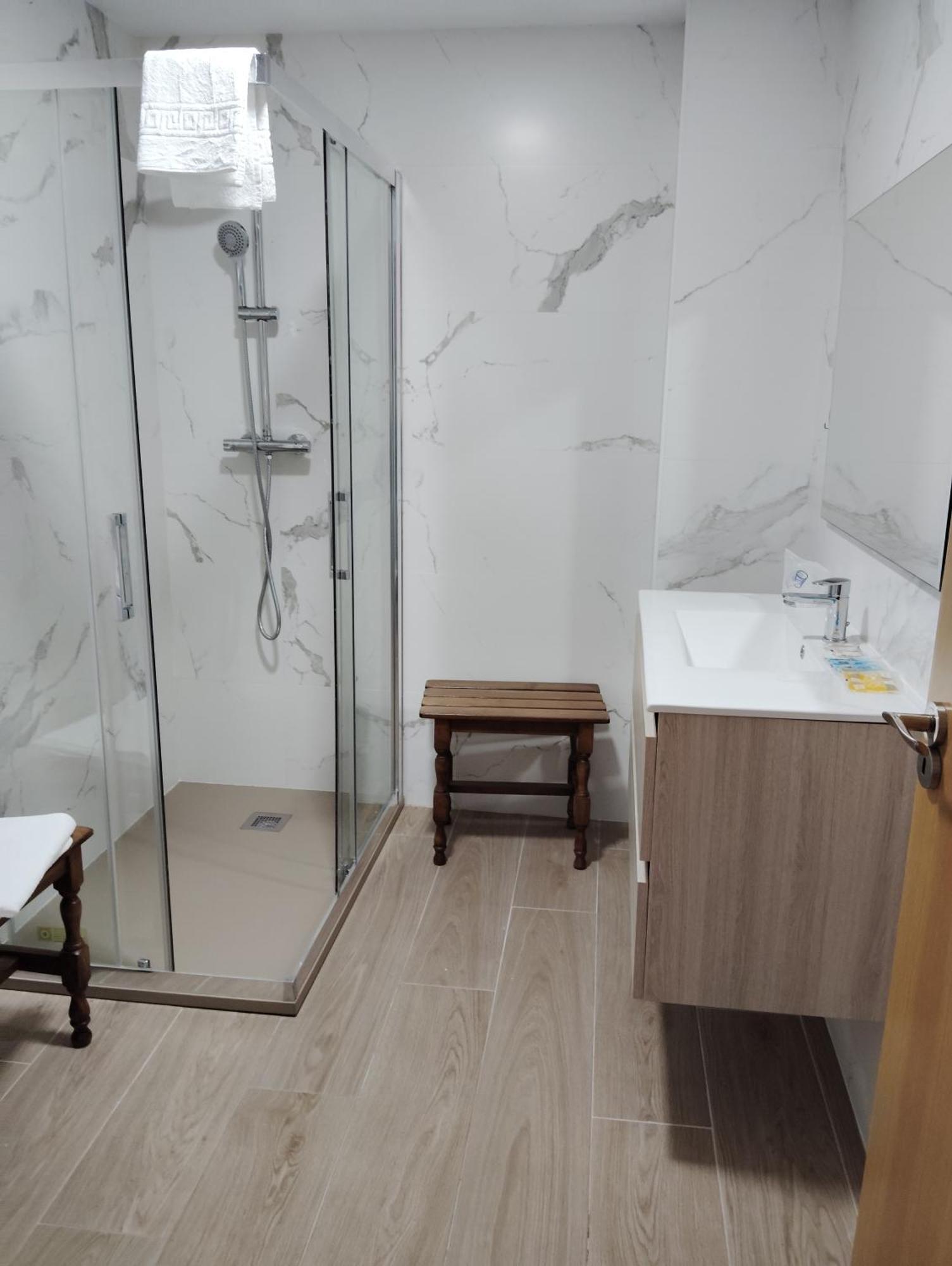 Albergue Hostel Nuestra Senora Del Camino 科巴罗 外观 照片